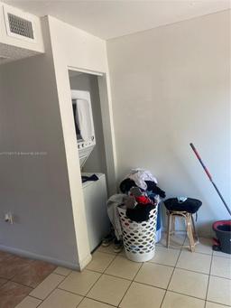 Picture of 7987 NW 7Th St # D8, Miami, FL 33126
