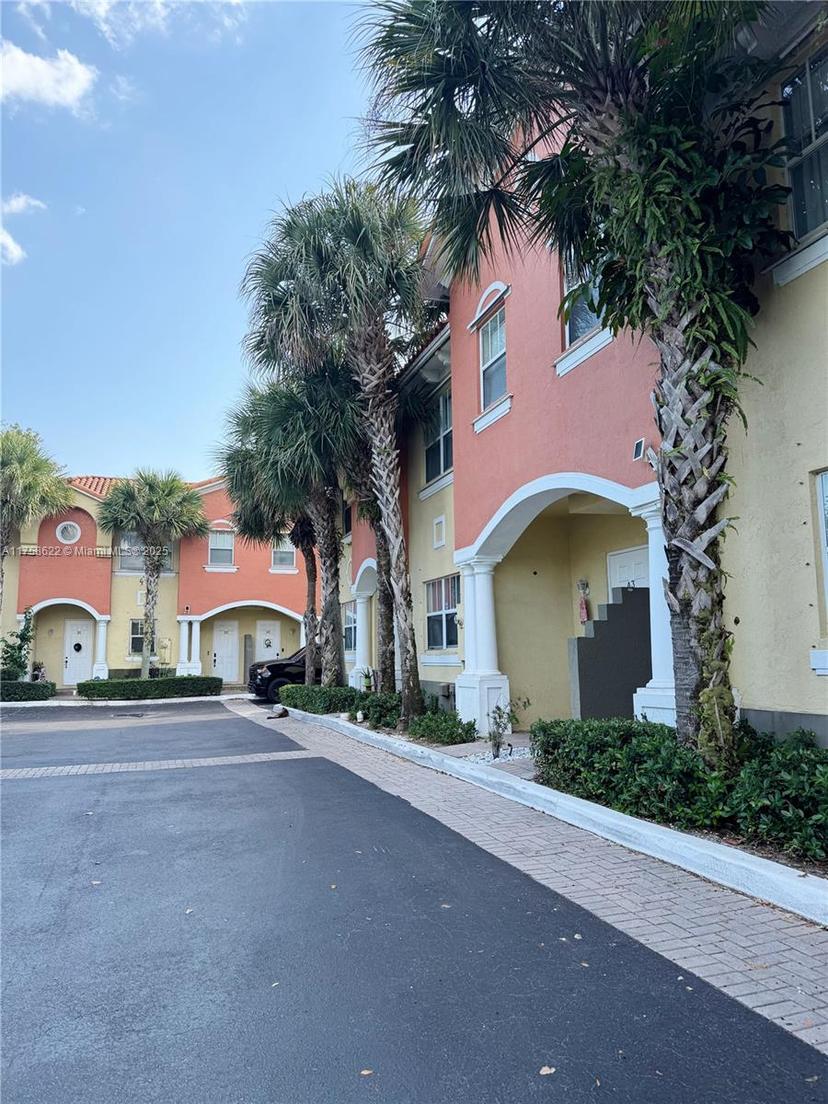 Picture of 2620 Pierce St # A2, Hollywood FL 33020
