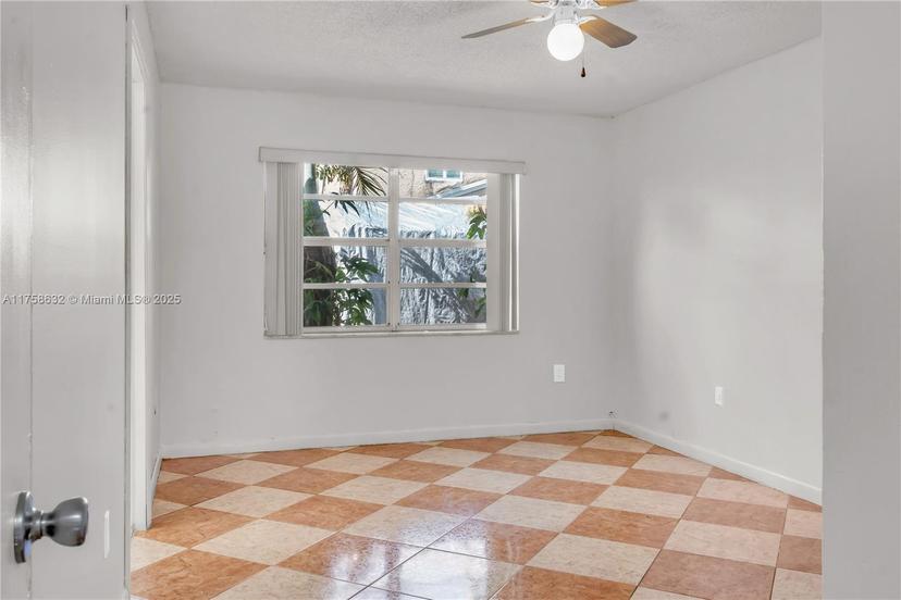 Picture of 6530 NW 197Th Ln, Hialeah FL 33015