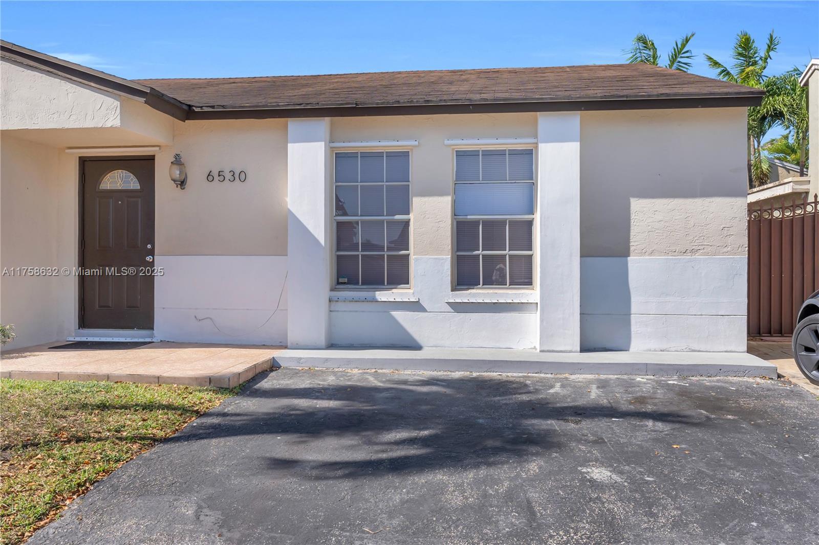 Picture of 6530 NW 197Th Ln, Hialeah, FL 33015