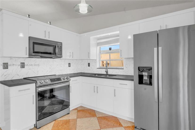 Picture of 6530 NW 197Th Ln, Hialeah FL 33015