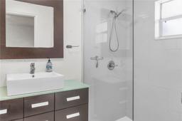 Picture of 6530 NW 197Th Ln, Hialeah, FL 33015