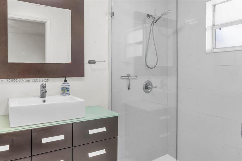 Picture of 6530 NW 197Th Ln, Hialeah FL 33015