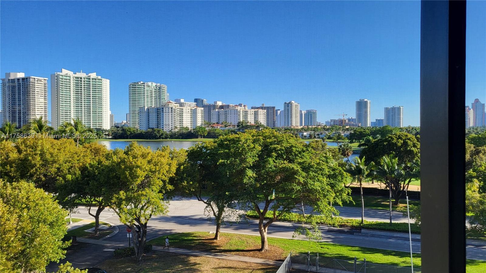 Picture of 3475 N Country Club Dr # 610, Aventura, FL 33180