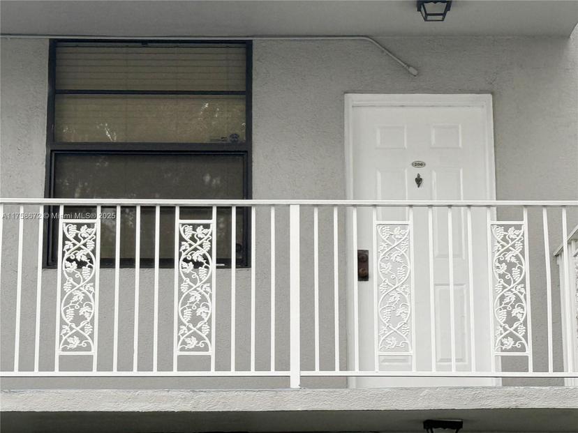 Picture of 1504 S Whitehall Dr # 206, Davie FL 33324
