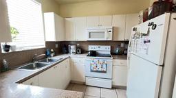 Picture of 2462 SE 15Th Pl # 339, Homestead, FL 33035