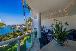 Picture of 7914 Harbor Island Dr # 101, North Bay Village, FL 33141