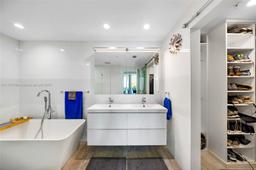 Picture of 7914 Harbor Island Dr # 101, North Bay Village, FL 33141