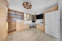 Picture of 7914 Harbor Island Dr # 101, North Bay Village, FL 33141