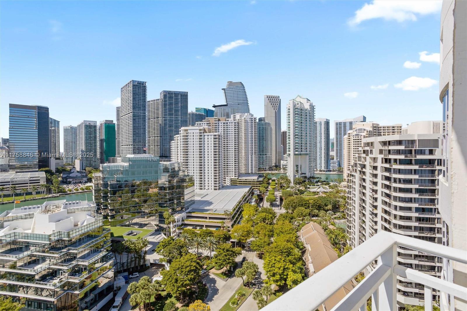 Picture of 770 Claughton Island Dr # 18, Miami, FL 33131