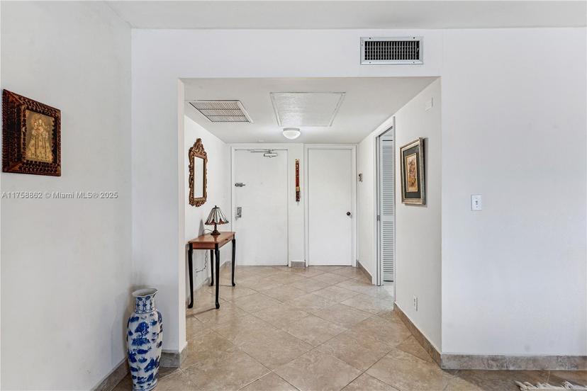 Picture of 3800 Oaks Clubhouse Dr # 307, Pompano Beach FL 33069