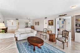 Picture of 3800 Oaks Clubhouse Dr # 307, Pompano Beach, FL 33069