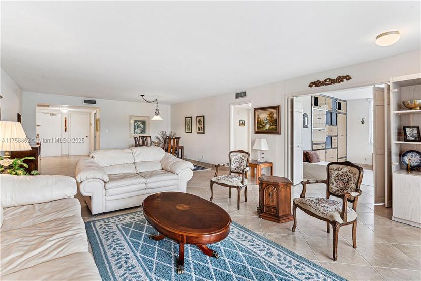 Picture of 3800 Oaks Clubhouse Dr # 307, Pompano Beach FL 33069