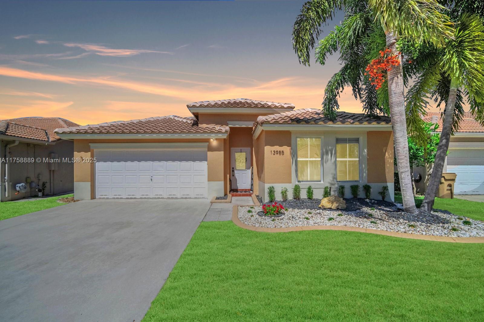 Picture of 13985 S Cypress Cove Cir, Davie, FL 33325