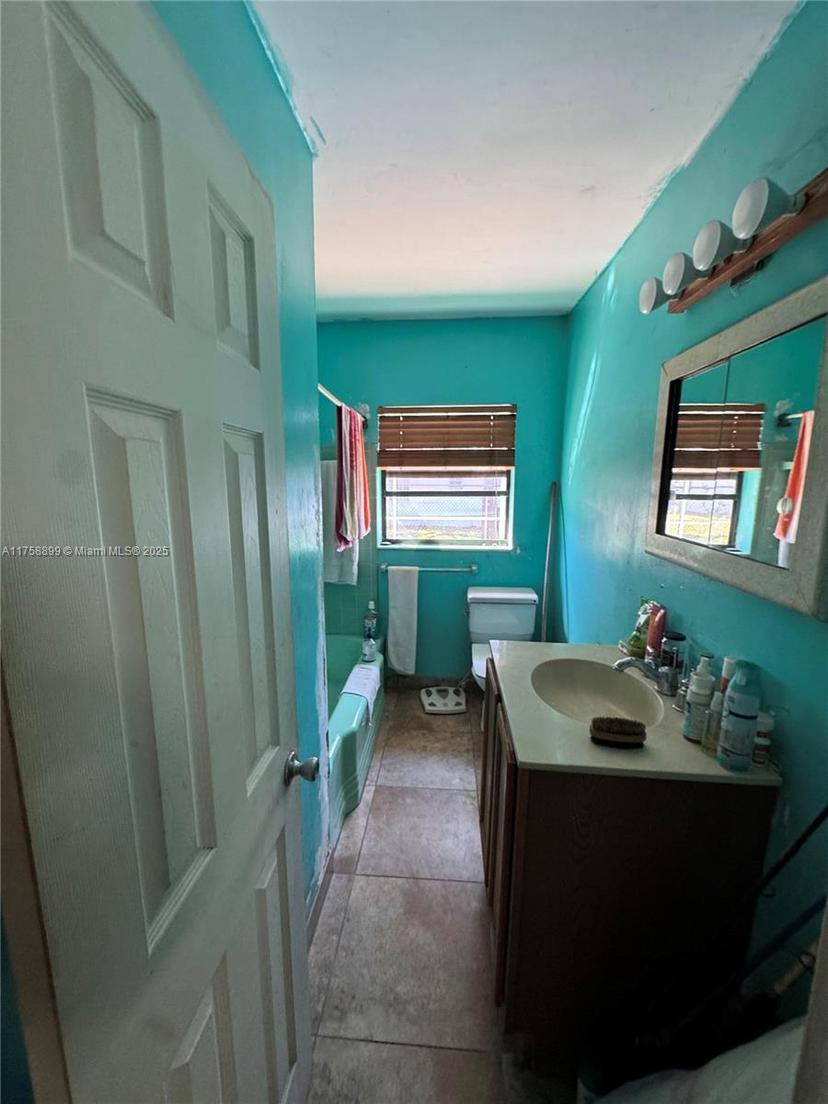 Picture of 832 NW 171St Ter, Miami Gardens FL 33169