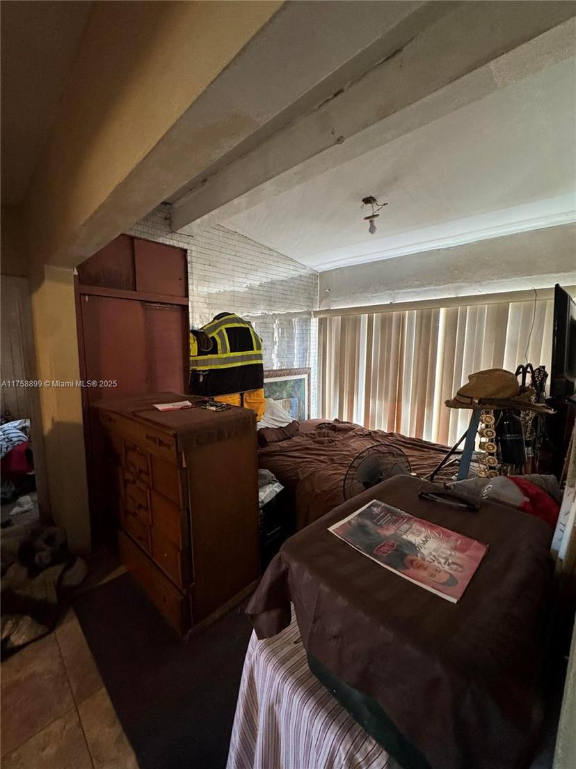 Picture of 832 NW 171St Ter, Miami Gardens FL 33169