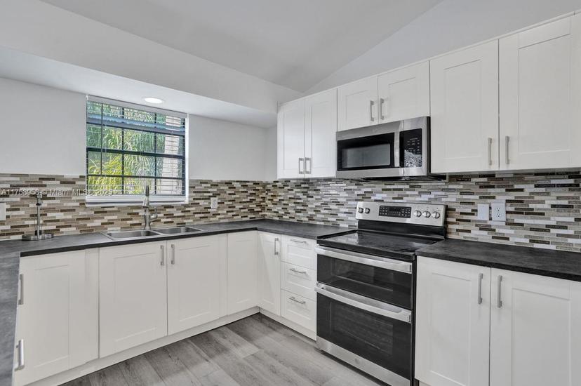 Picture of 1627 Cypress Pointe Dr # 1, Coral Springs FL 33071