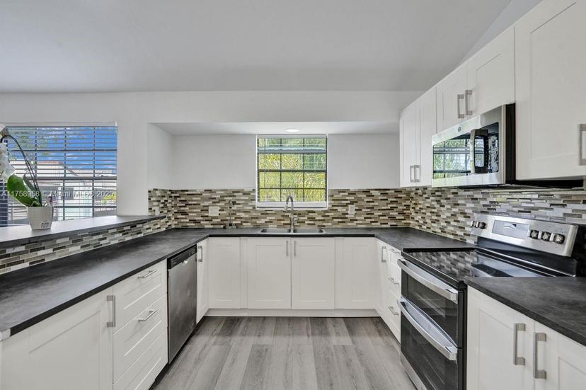 Picture of 1627 Cypress Pointe Dr # 1, Coral Springs FL 33071