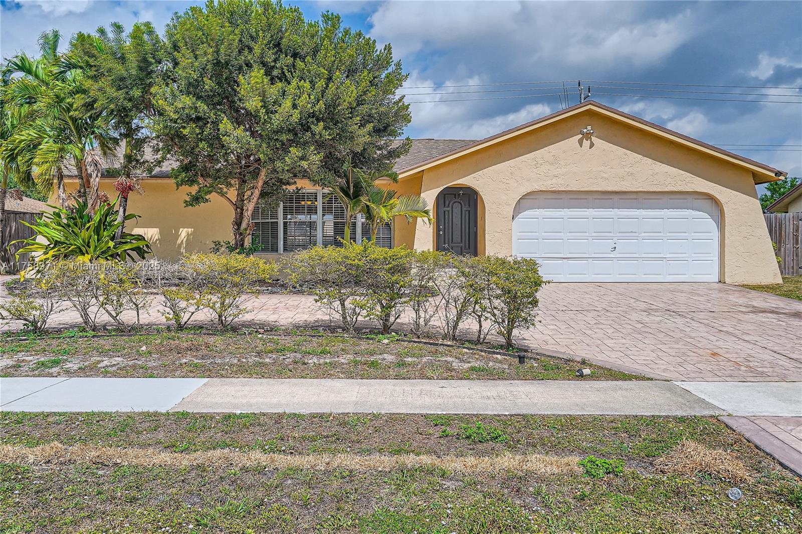 Picture of 1281 Wyndcliff Dr, Wellington, FL 33414