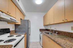 Picture of 9300 SW 77Th Ave # A8, Miami, FL 33156