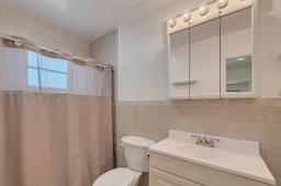 Picture of 9300 SW 77Th Ave # A8, Miami, FL 33156