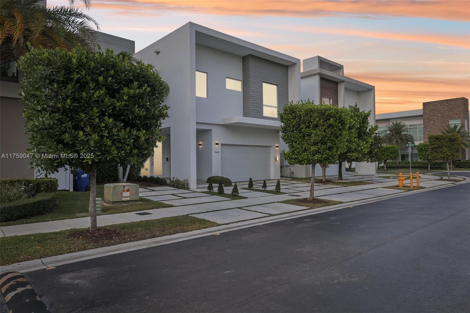 Picture of 10445 NW 68Th Ter, Doral, FL 33178