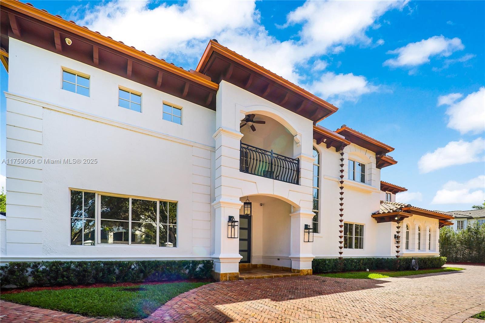 Picture of 16763 NW 77Th Path, Miami Lakes, FL 33016