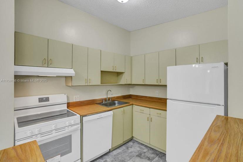 Picture of 9731 Hammocks Blvd # 203B, Miami FL 33196