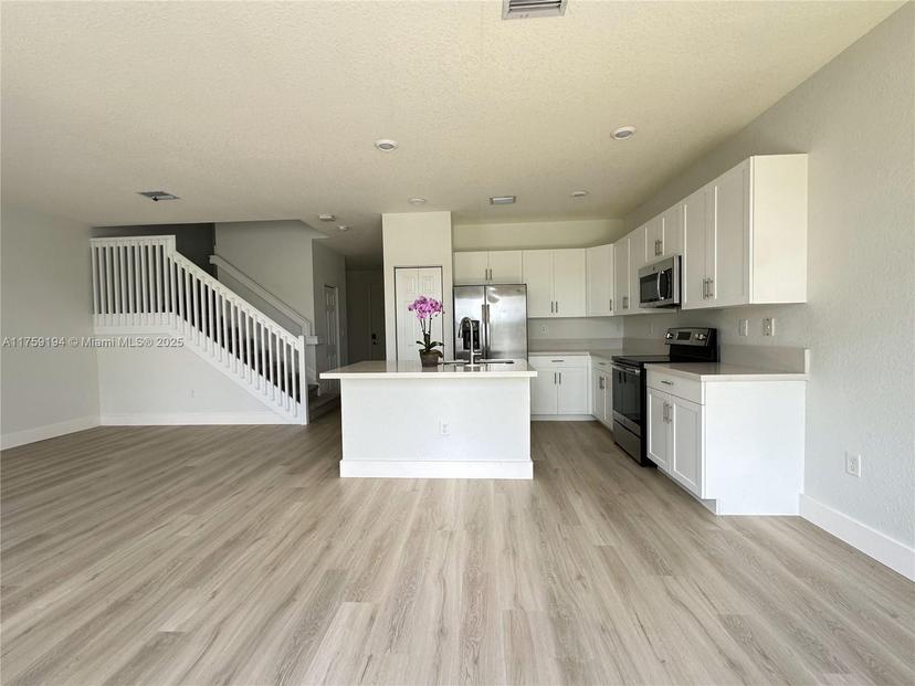 Picture of 3318 W 100Th Ter # 3318, Hialeah FL 33018