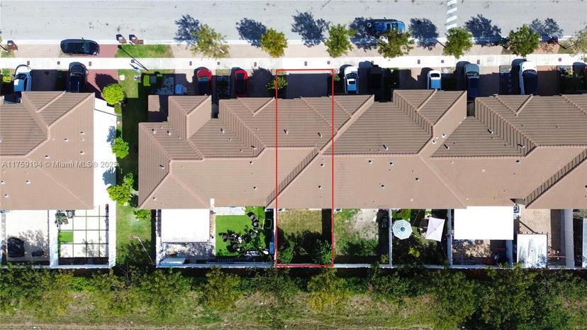 Picture of 3318 W 100Th Ter # 3318, Hialeah FL 33018