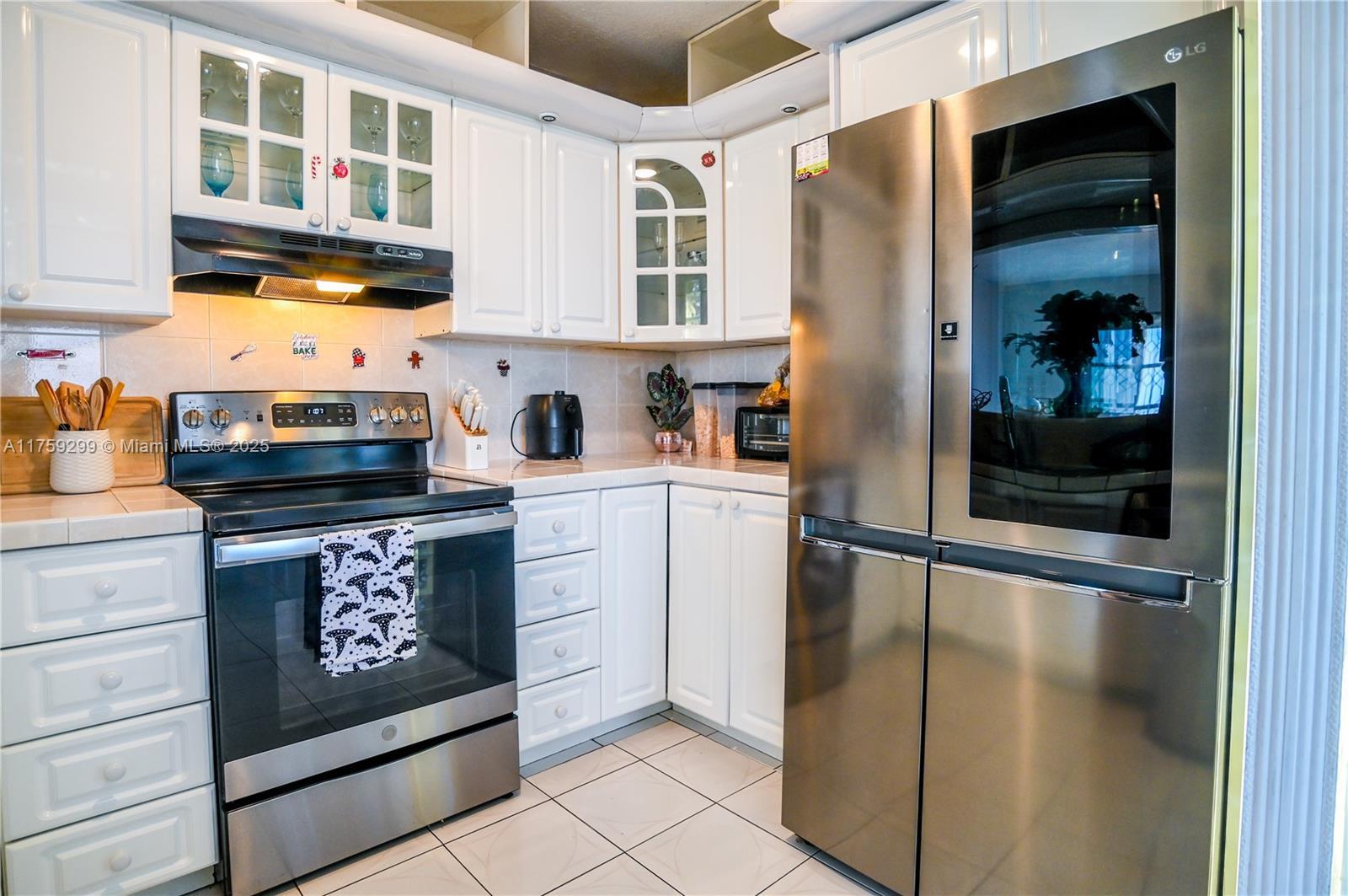Picture of 4164 Inverrary Dr # 601, Lauderhill, FL 33319
