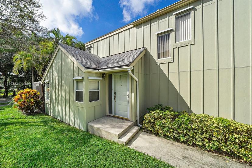 Picture of 6351 Riverwalk Ln # 4, Jupiter FL 33458