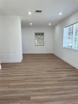 Picture of 580 NW 194Th Ter, Miami Gardens, FL 33169