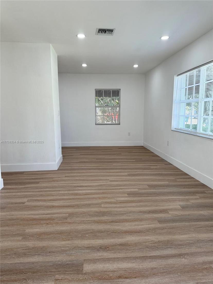 Picture of 580 NW 194Th Ter, Miami Gardens FL 33169