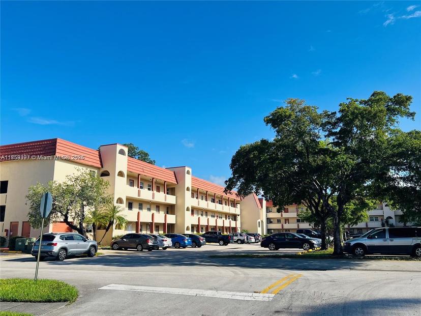 Picture of 8020 N Sunrise Lakes Dr # 108, Sunrise FL 33322