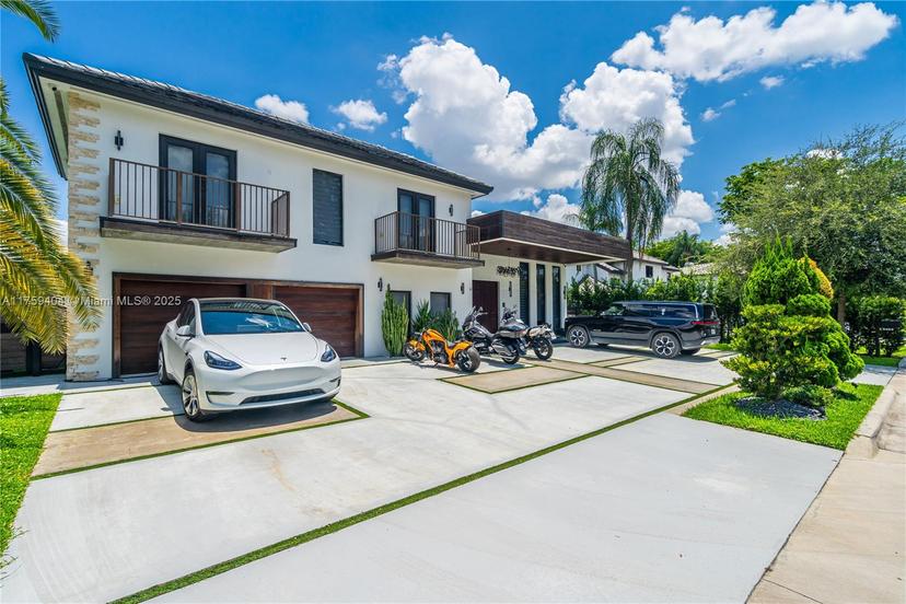 Picture of 5453 NW 94Th Doral Pl, Doral FL 33178