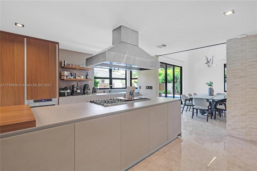 Picture of 5453 NW 94Th Doral Pl, Doral FL 33178