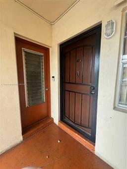 Picture of 4771 NW 10Th Ct # 116, Plantation, FL 33313