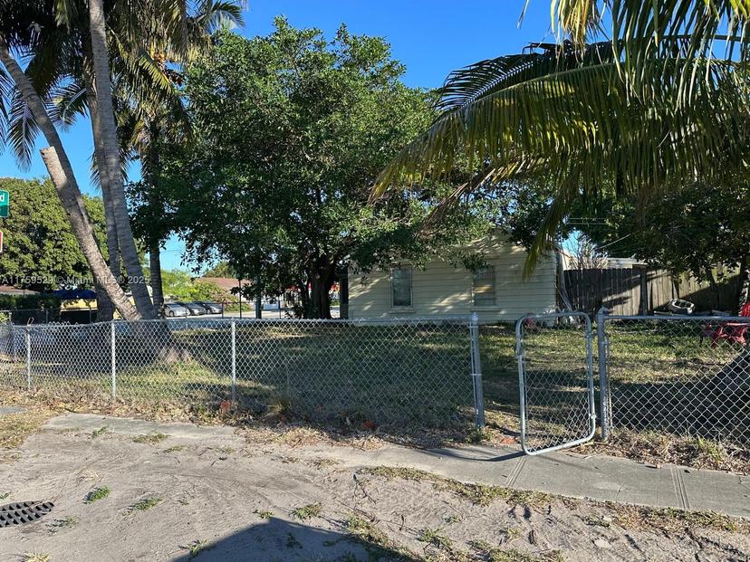Picture of 141 SE 8Th Ave, Hialeah FL 33010