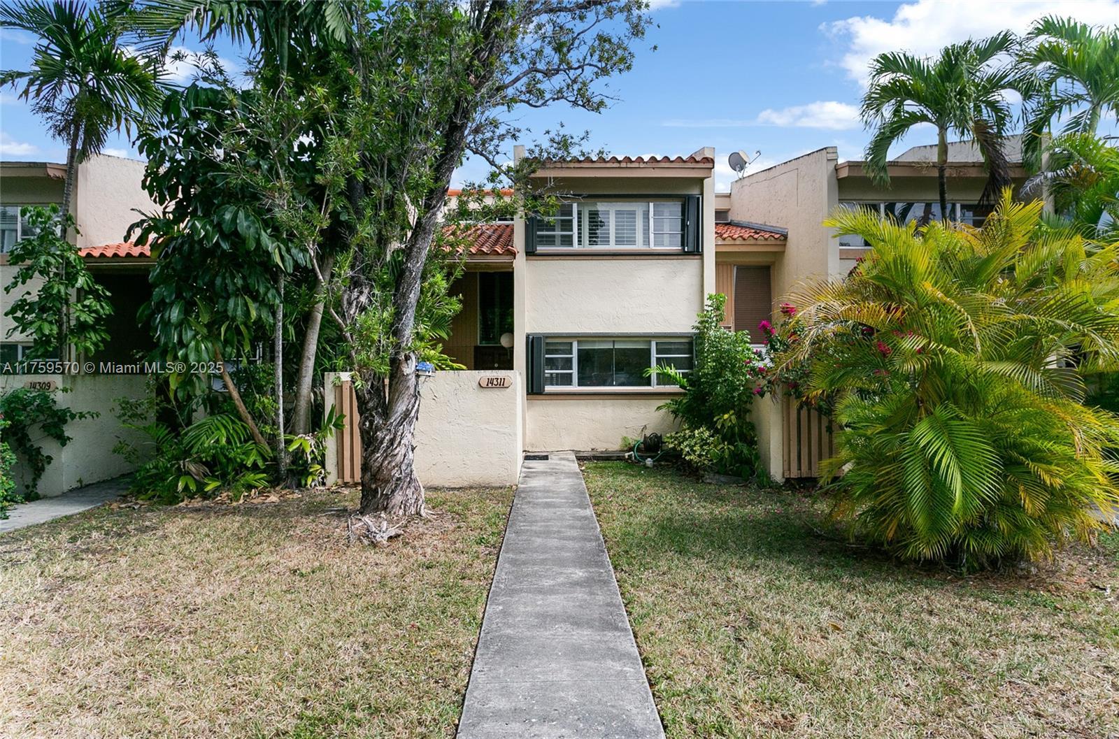 Picture of 14311 Kendale Lakes Cir # 14311, Miami, FL 33183