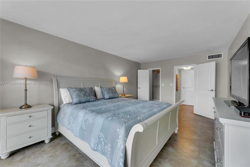 Picture of 501 Three Islands Blvd # 306, Hallandale Beach FL 33009
