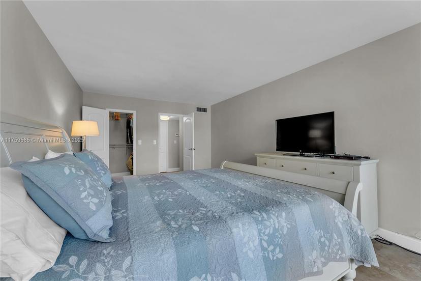 Picture of 501 Three Islands Blvd # 306, Hallandale Beach FL 33009