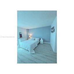 Picture of 3101 N Country Club Dr # 209, Aventura, FL 33180
