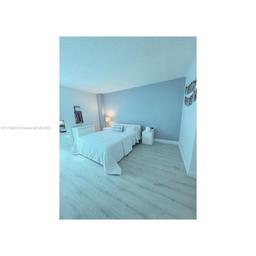 Picture of 3101 N Country Club Dr # 209, Aventura, FL 33180