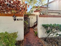 Picture of 347 Ives Dairy Rd # 3, Miami, FL 33179