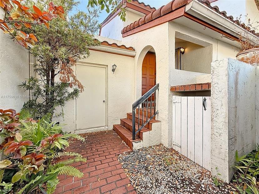 Picture of 347 Ives Dairy Rd # 3, Miami FL 33179