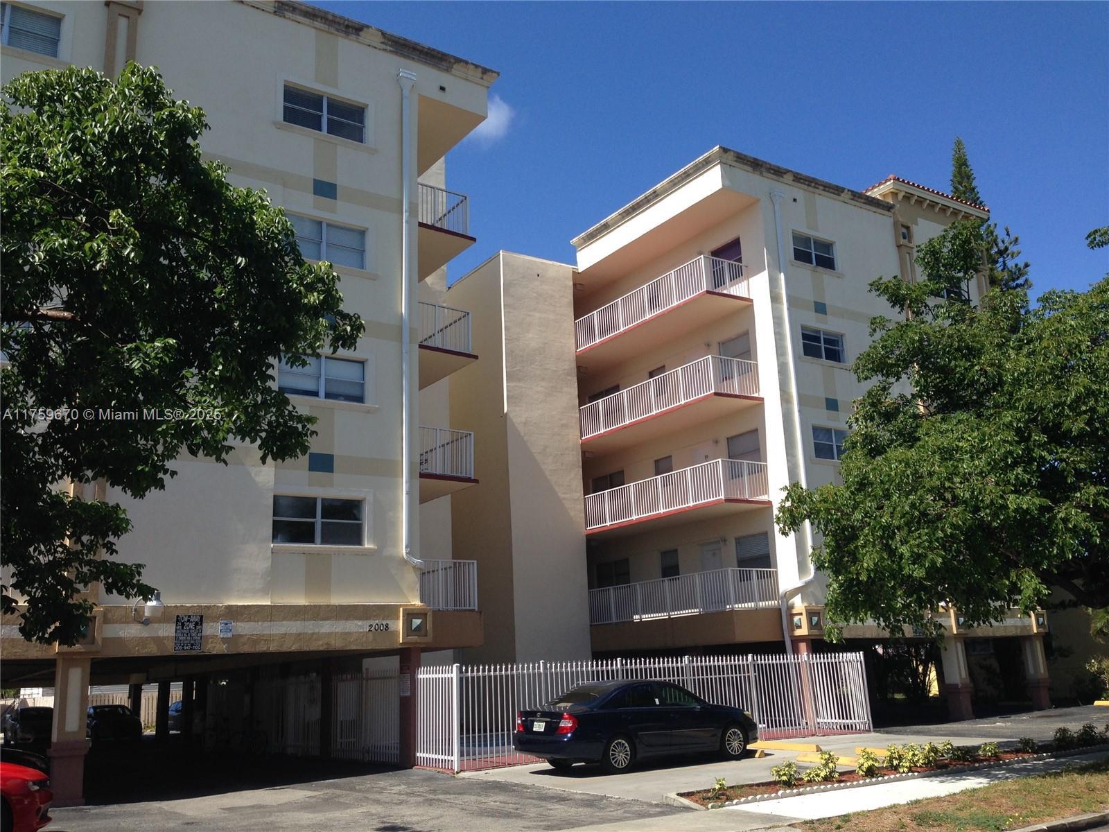 Picture of 2008 Jackson St # D3, Hollywood, FL 33020