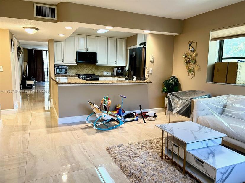 Picture of 7735 NW 79Th Ave # 315, Tamarac FL 33321