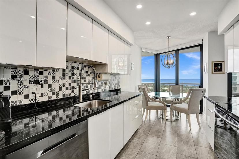 Picture of 20281 E Country Club Dr. # 1712, Aventura FL 33180
