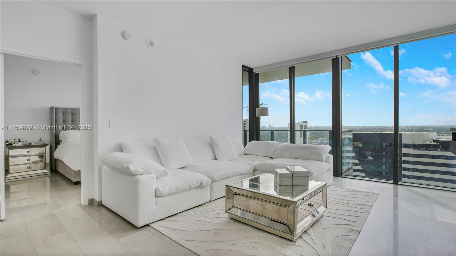 Picture of 88 SW 7Th St # 2208, Miami, FL 33130